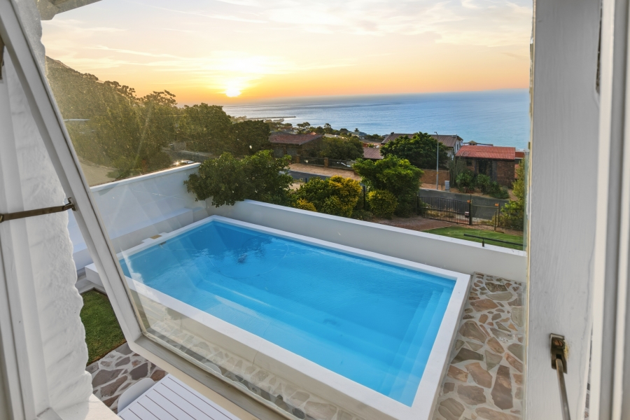 7 Bedroom Property for Sale in Mountainside Western Cape